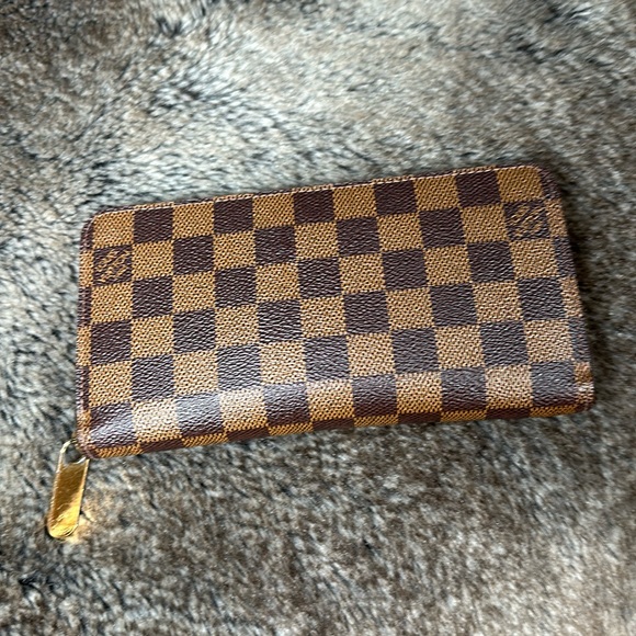 Authentic Louis Vuitton Ebene Zippy Wallet - Picture 3 of 10